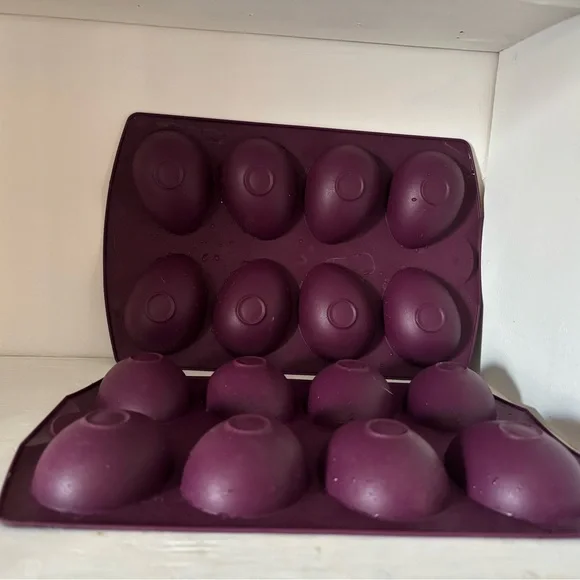 🐳 Tupperware Silicone Egg Mold Tray - Picture 3 of 3